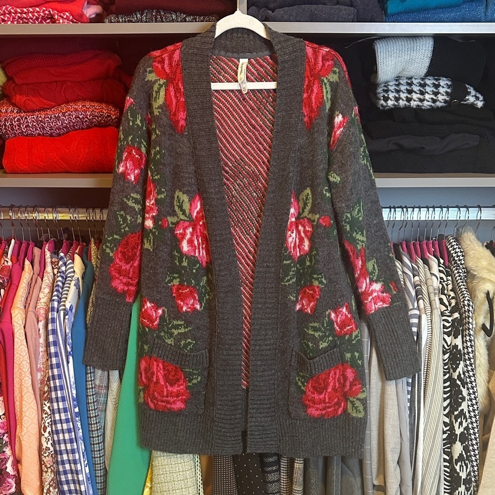 Aeropostale gray/red floral long sleeve open front cardigan size S